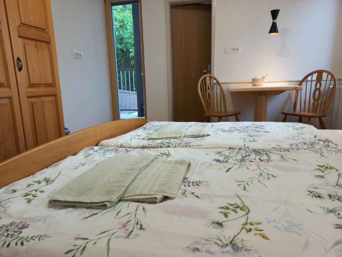 Bed and Breakfast Sobe Levc Мозирье Экстерьер фото