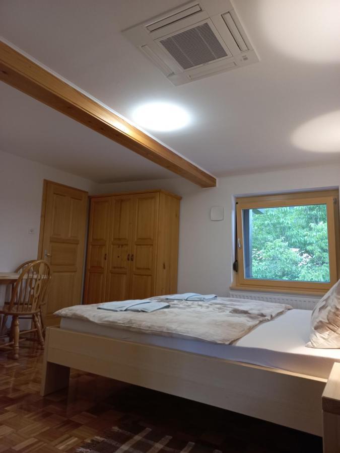 Bed and Breakfast Sobe Levc Мозирье Экстерьер фото
